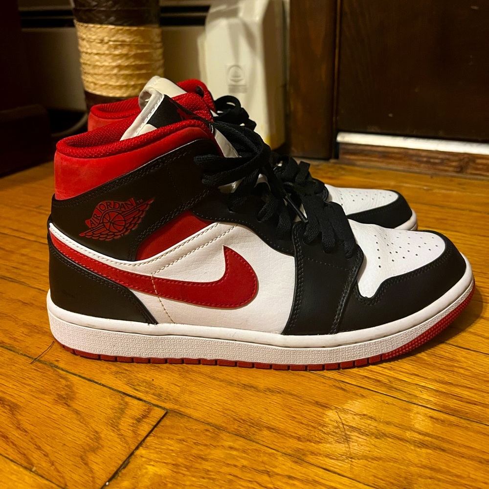 Air Jordan 1 Mid